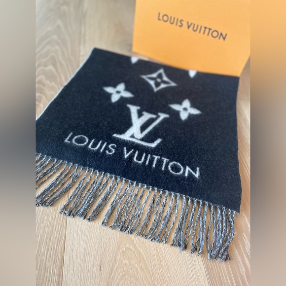 Louis Vitton 100% Cashmere Shawl - Picture 11 of 11